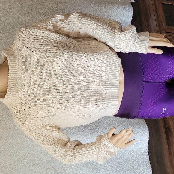 𝅺kendall and kylie cropped sweater kendall and kylie cropped sweater kendall - Picture 4 of 15